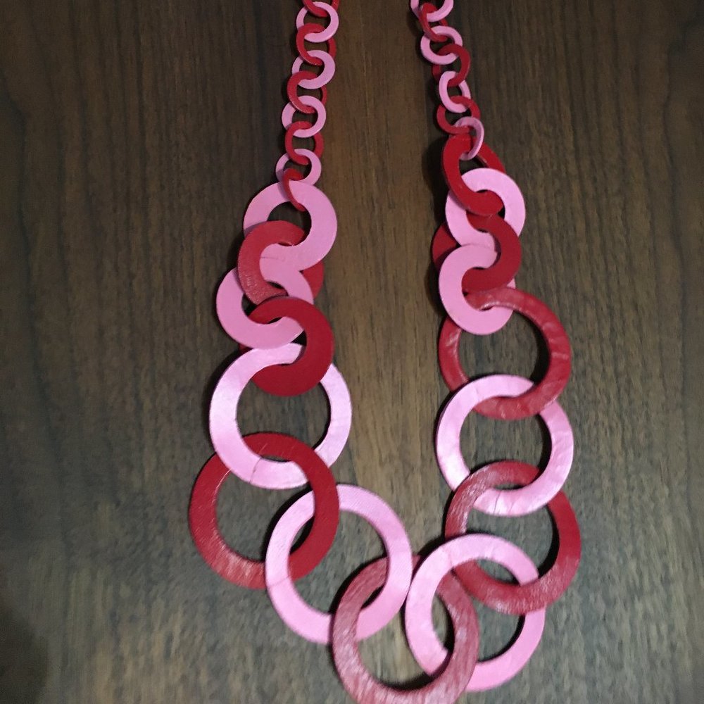 FABULOUS BRIGHT RED AND PINK LEATHER RING NECKLACE REMINISCENT OF THE 60'S